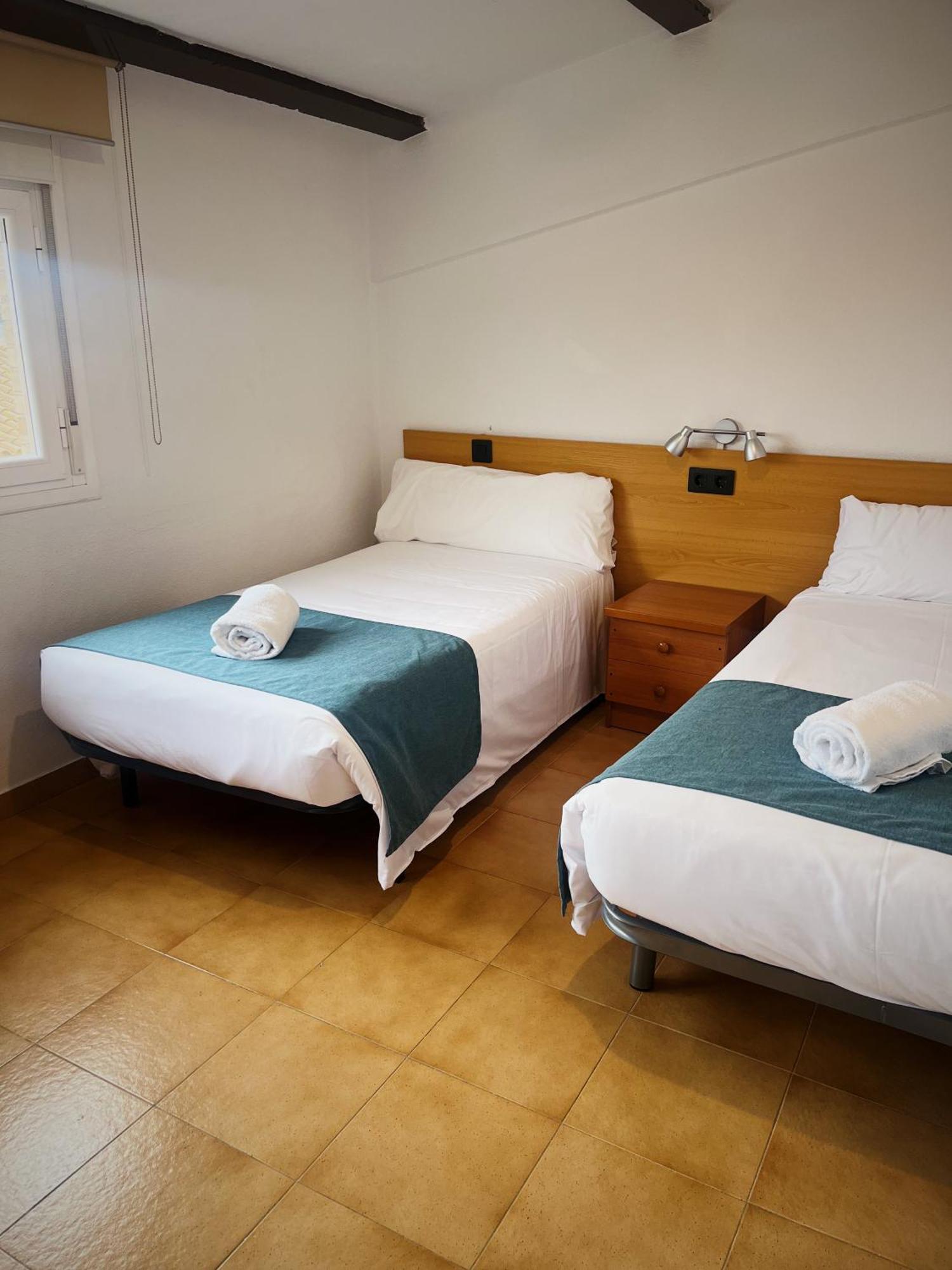 Hostal Legaz フネス  エクステリア 写真