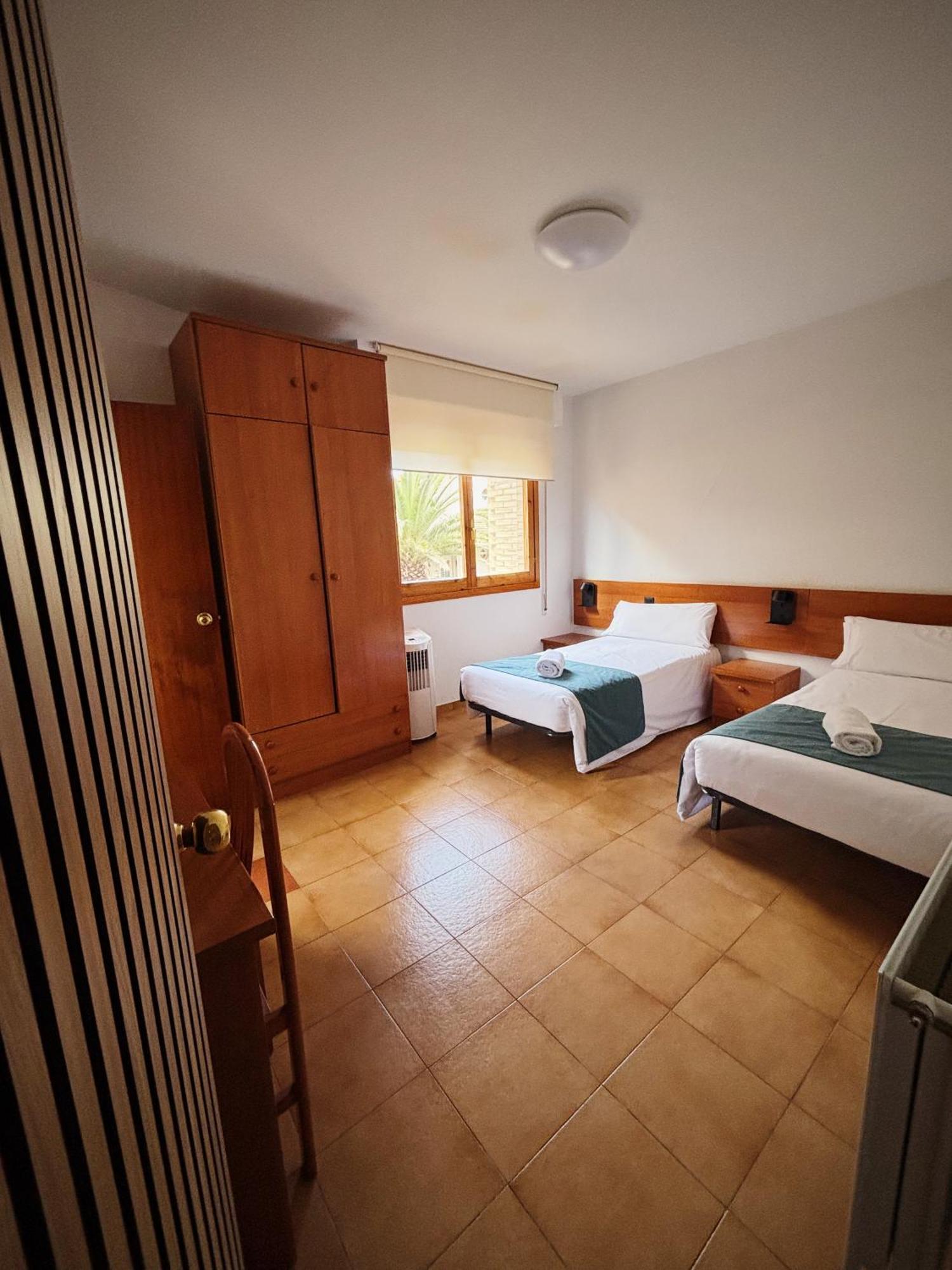 Hostal Legaz フネス  エクステリア 写真