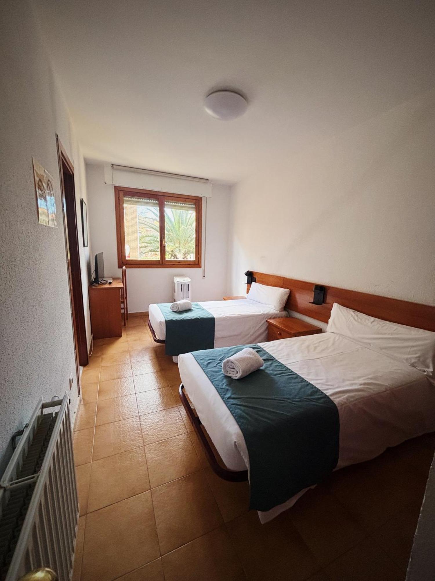 Hostal Legaz フネス  エクステリア 写真