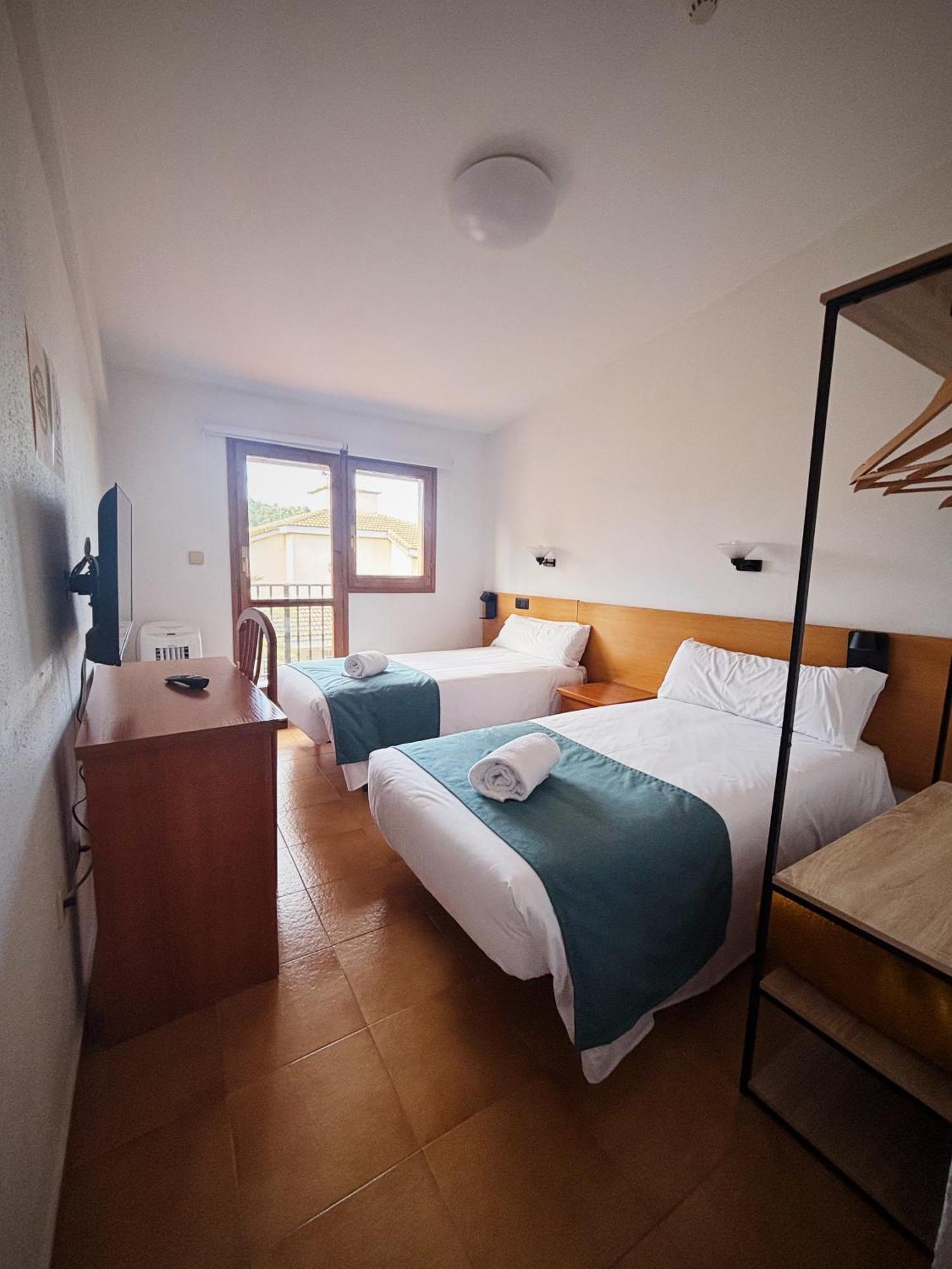 Hostal Legaz フネス  エクステリア 写真
